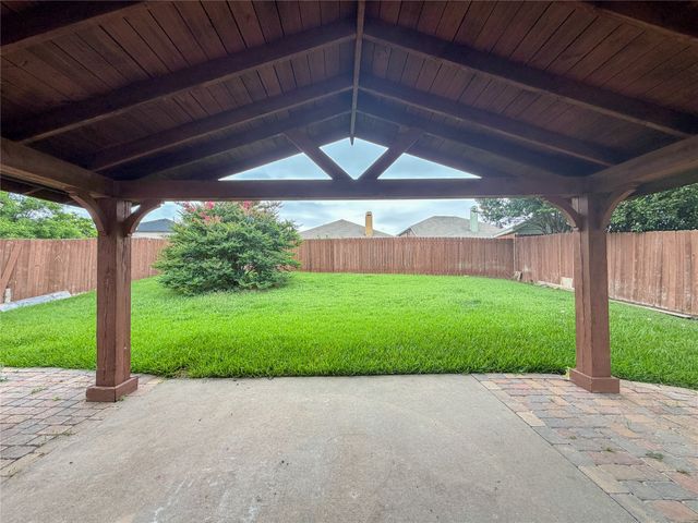 2752 Scarborough Drive, Grand Prairie, TX 75052