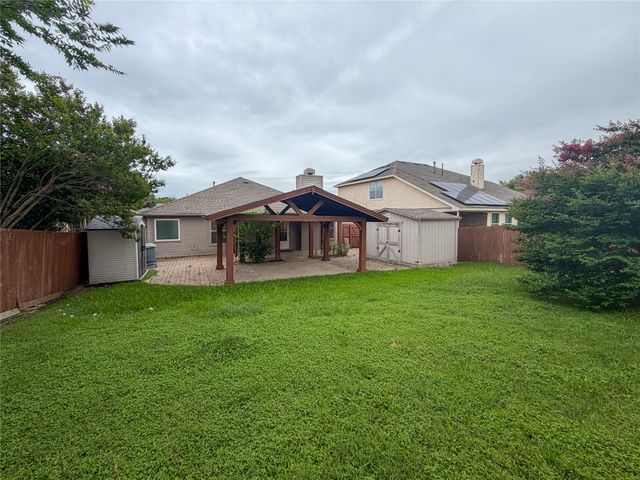 2752 Scarborough Drive, Grand Prairie, TX 75052
