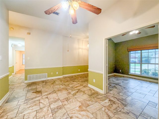 2752 Scarborough Drive, Grand Prairie, TX 75052