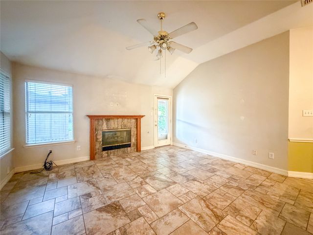 2752 Scarborough Drive, Grand Prairie, TX 75052