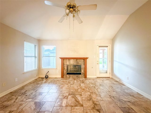 2752 Scarborough Drive, Grand Prairie, TX 75052