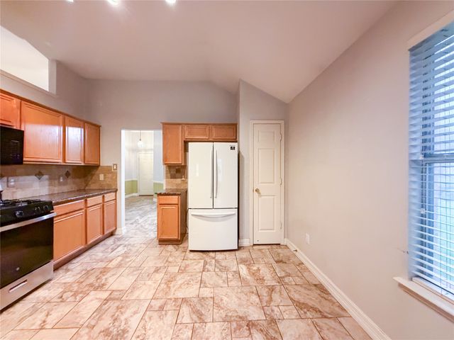2752 Scarborough Drive, Grand Prairie, TX 75052