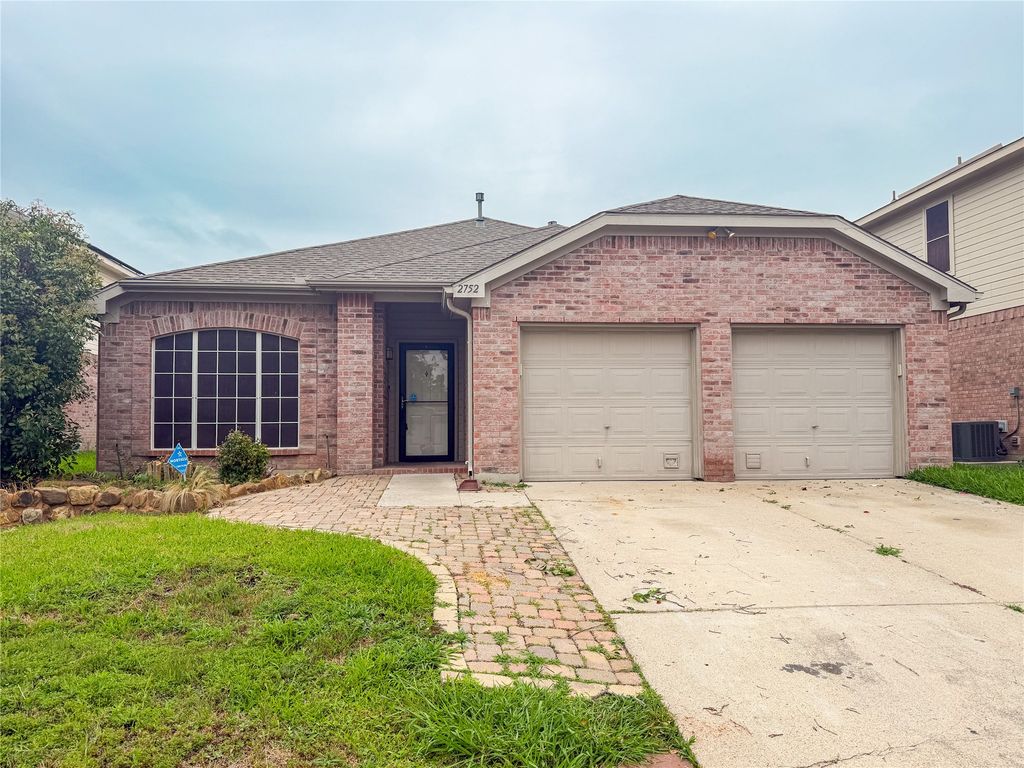 2752 Scarborough Drive, Grand Prairie, TX 75052