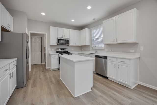 41 Brentwood Drive, Gilberts, IL 60136