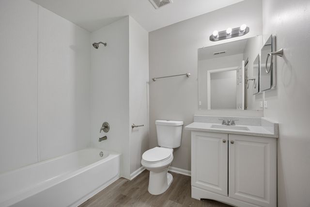 41 Brentwood Drive, Gilberts, IL 60136