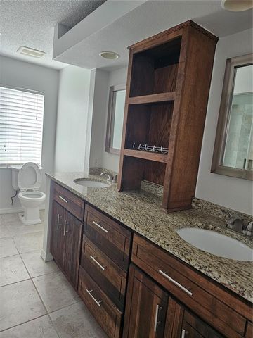 417 LAKE OF THE WOODS DRIVE, Venice, FL 34293