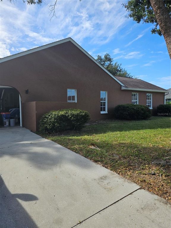 417 LAKE OF THE WOODS DRIVE, Venice, FL 34293