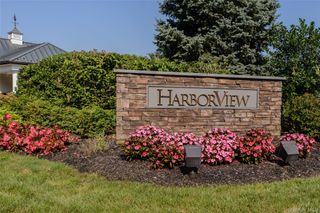 92 W Overlook, Port Washington, NY 11050
