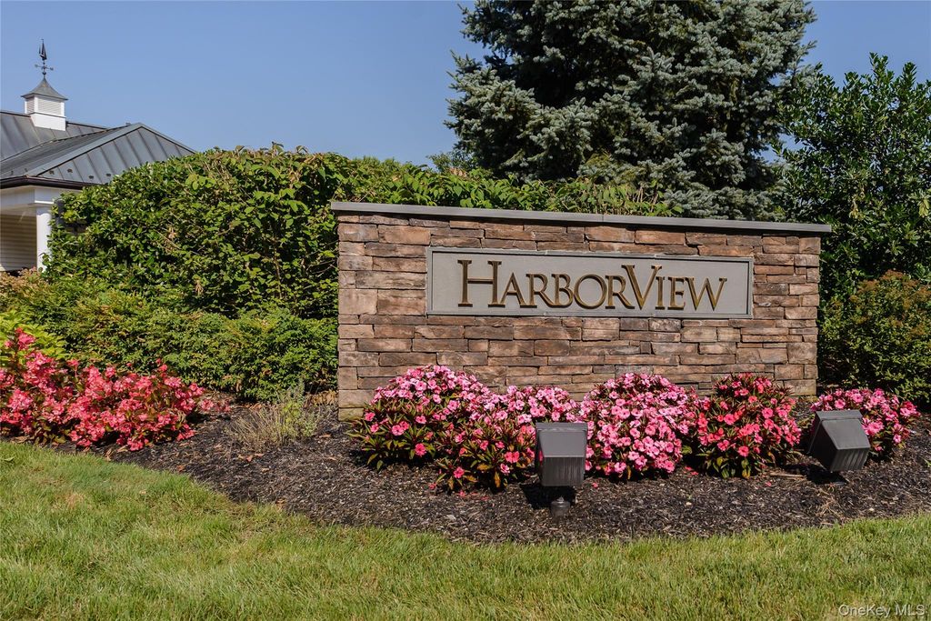 92 W Overlook, Port Washington, NY 11050
