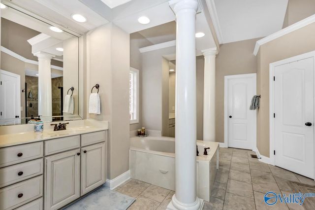 230 Bishop Farm Way NW, Huntsville, AL 35806