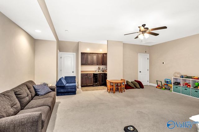 230 Bishop Farm Way NW, Huntsville, AL 35806