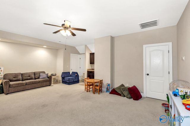 230 Bishop Farm Way NW, Huntsville, AL 35806