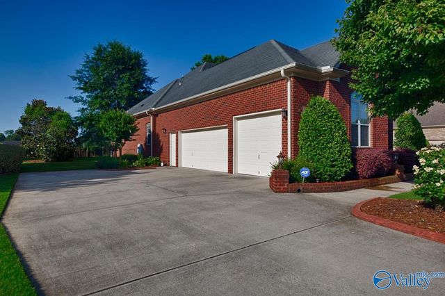 230 Bishop Farm Way NW, Huntsville, AL 35806