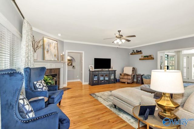 230 Bishop Farm Way NW, Huntsville, AL 35806