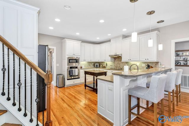 230 Bishop Farm Way NW, Huntsville, AL 35806