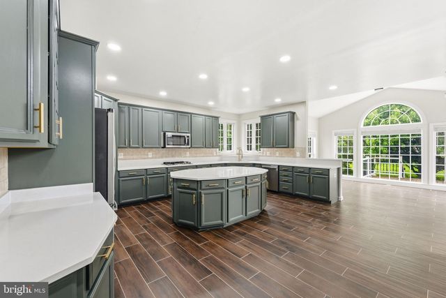 9215 SHAFERS MILL DR, Frederick, MD 21704