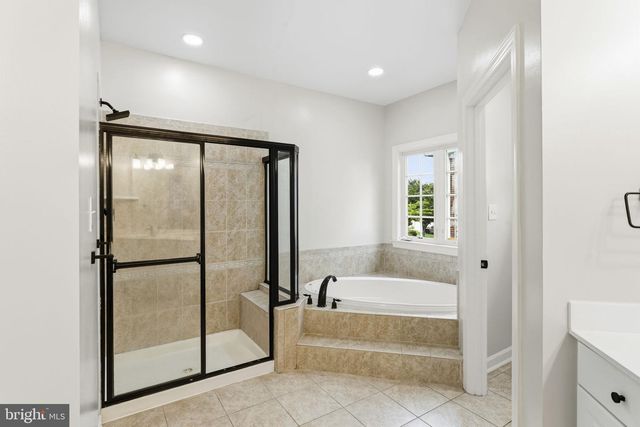 9215 SHAFERS MILL DR, Frederick, MD 21704
