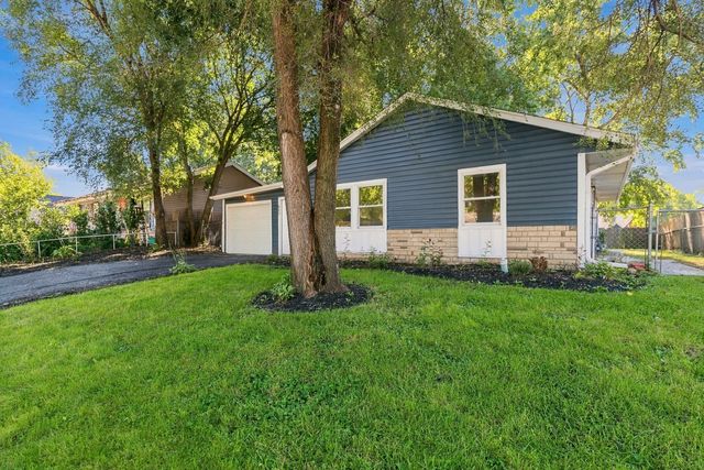 843 Navajo Drive, Carpentersville, IL 60110