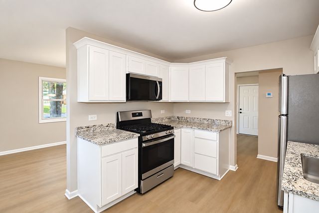 843 Navajo Drive, Carpentersville, IL 60110