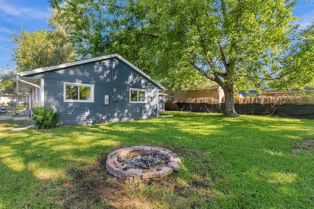 843 Navajo Drive, Carpentersville, IL 60110