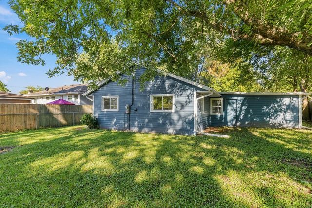 843 Navajo Drive, Carpentersville, IL 60110