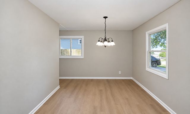 843 Navajo Drive, Carpentersville, IL 60110