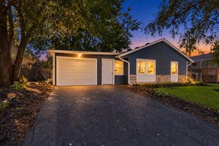843 Navajo Drive, Carpentersville, IL 60110