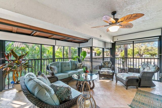 50 PELICAN POINTE Drive 2050, Delray Beach, FL 33483