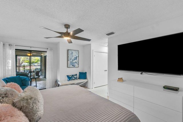 50 PELICAN POINTE Drive 2050, Delray Beach, FL 33483
