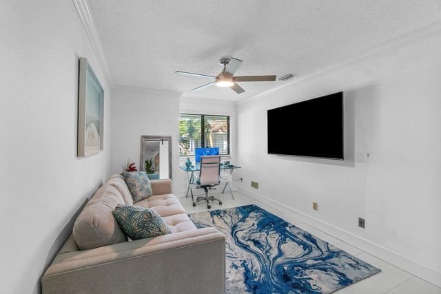 50 PELICAN POINTE Drive 2050, Delray Beach, FL 33483