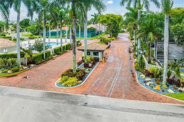 50 PELICAN POINTE Drive 2050, Delray Beach, FL 33483