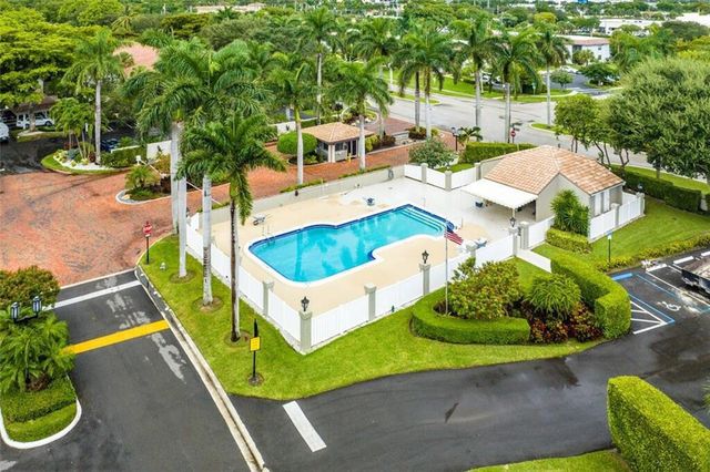 50 PELICAN POINTE Drive 2050, Delray Beach, FL 33483