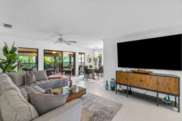 50 PELICAN POINTE Drive 2050, Delray Beach, FL 33483