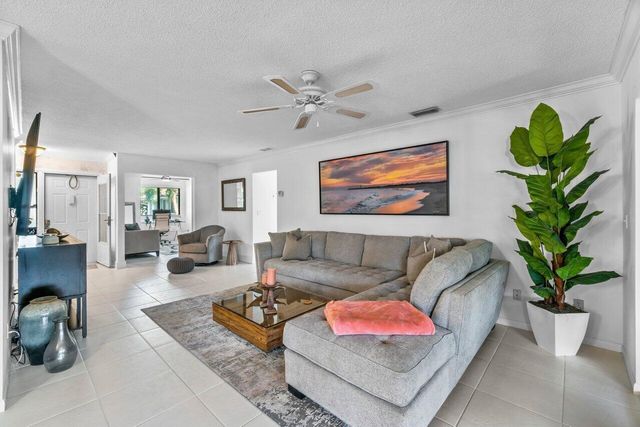 50 PELICAN POINTE Drive 2050, Delray Beach, FL 33483