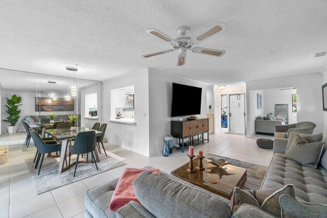 50 PELICAN POINTE Drive 2050, Delray Beach, FL 33483