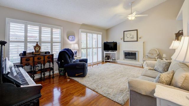 15 Coyle Creek Cir, Fair Oaks, CA 95628