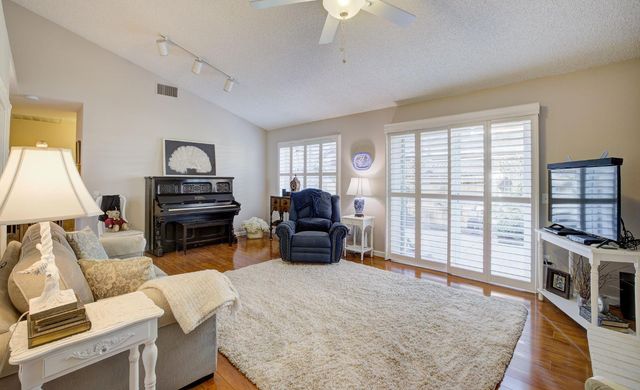 15 Coyle Creek Cir, Fair Oaks, CA 95628