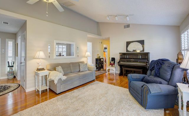 15 Coyle Creek Cir, Fair Oaks, CA 95628