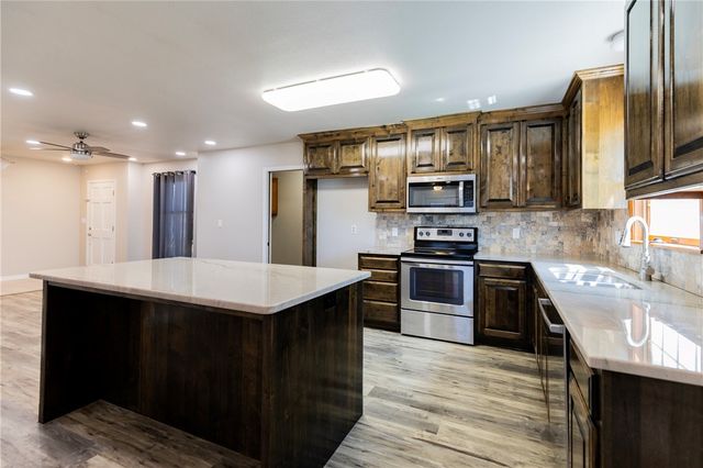 918 S 25th Street, Rogers, AR 72758