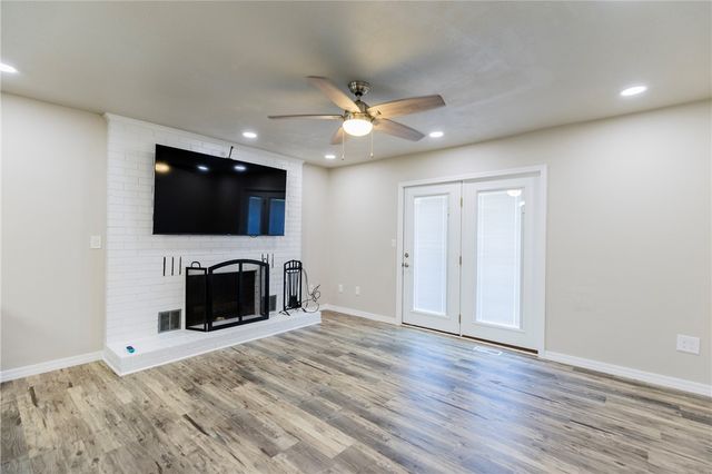 918 S 25th Street, Rogers, AR 72758