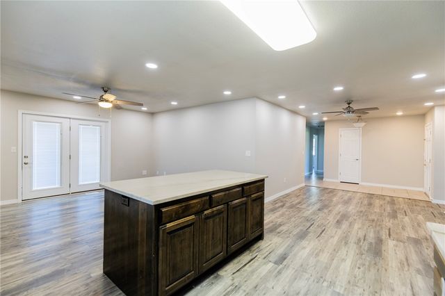 918 S 25th Street, Rogers, AR 72758