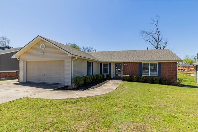 918 S 25th Street, Rogers, AR 72758