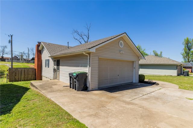 918 S 25th Street, Rogers, AR 72758