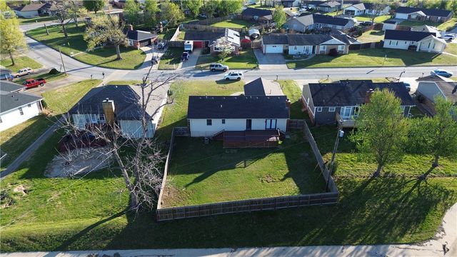 918 S 25th Street, Rogers, AR 72758