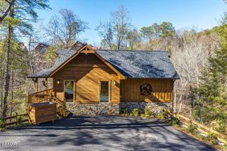 1233 Parkview Vista Way, Sevierville, TN 37862