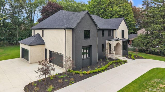 4546 Niagara Lane, Bloomfield Charter Township, MI 48301