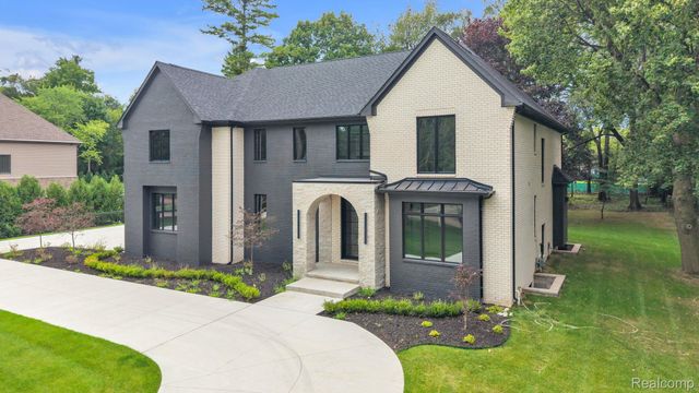 4546 Niagara Lane, Bloomfield Charter Township, MI 48301