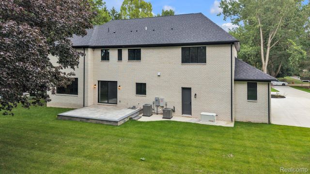 4546 Niagara Lane, Bloomfield Charter Township, MI 48301