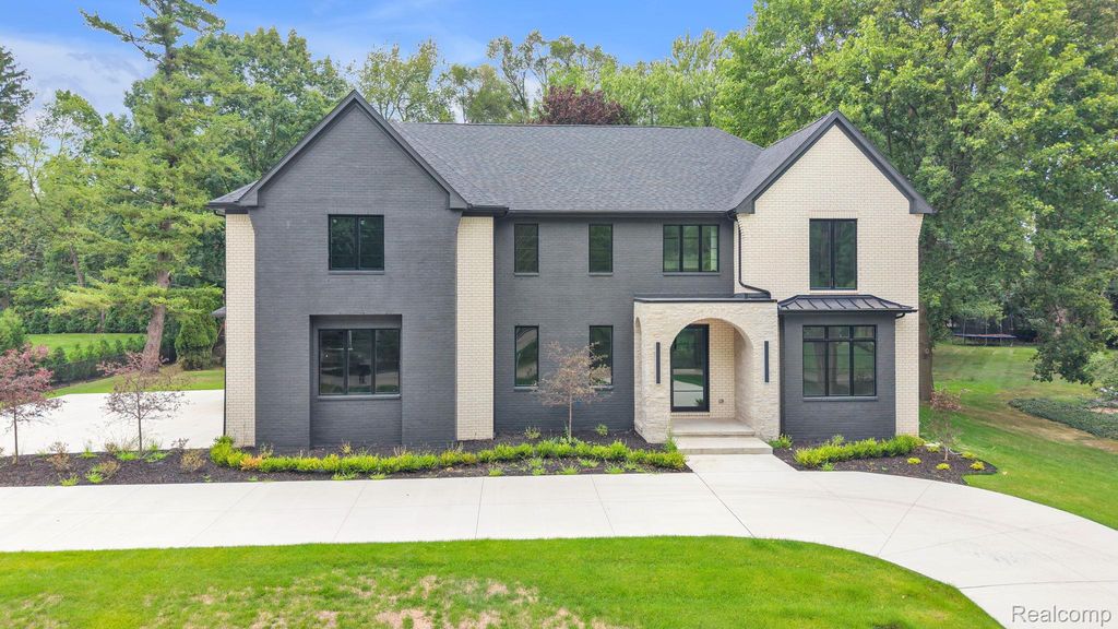 4546 Niagara Lane, Bloomfield Charter Township, MI 48301