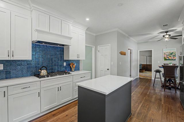 8882 HILLMAN WAY DR, Bartlett, TN 38133